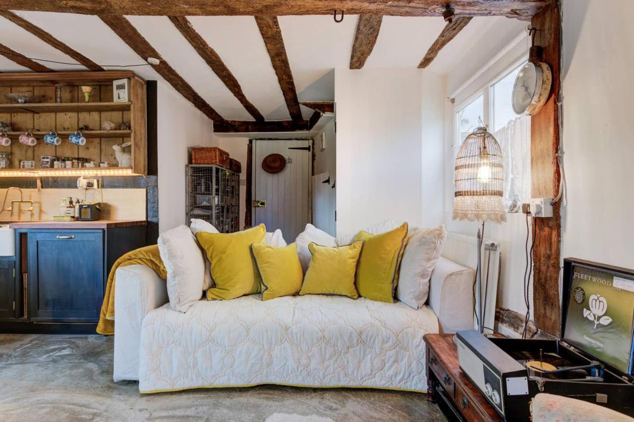 The Dairy, One Bedroom Cottage In A 15Th Century Farmhouse Parham Luaran gambar